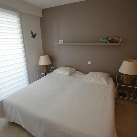 Apartment Wonderful Seafront *