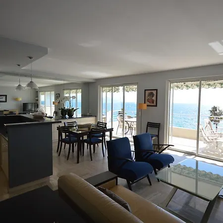 Apartment Wonderful Seafront
