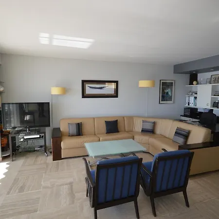 Wonderful Seafront Apartment Cannes